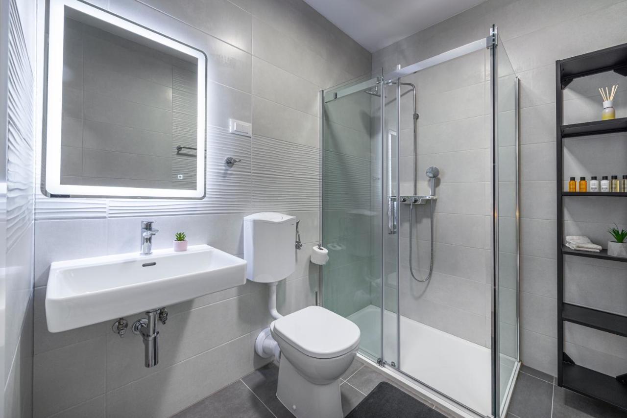 Villa Gold Residence 2 米利尼 外观 照片