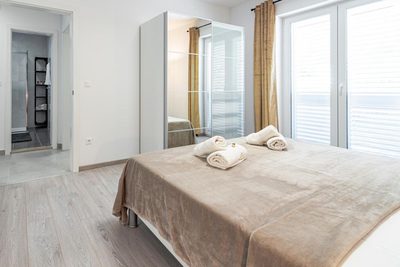 Villa Gold Residence 2 米利尼 外观 照片